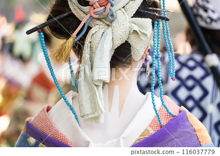 Courtesan's nape 116037779