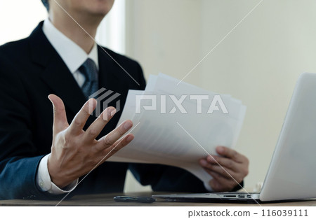 A professional man explaining 116039111