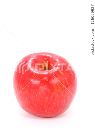 一整顆鮮紅的蘋果，太陽富士，明亮的背景 116039927