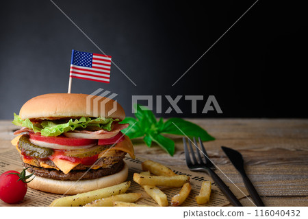 Thick and juicy burger 116040432