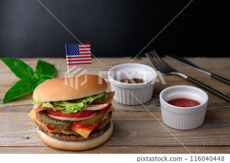 厚實多汁的漢堡 116040448