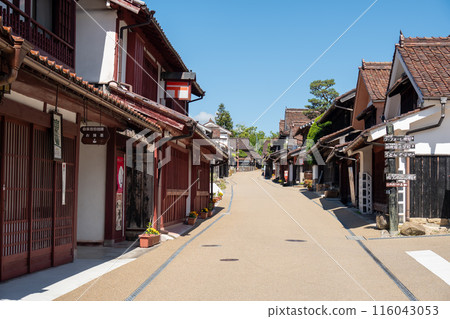吹屋故鄉村 - 藍天和美麗的古街景 116043053