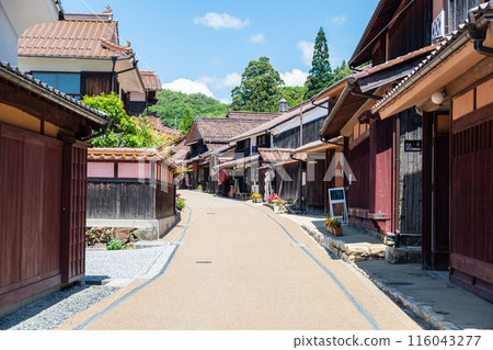 吹屋故鄉村 - 藍天和美麗的古街景 116043277