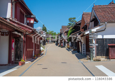吹屋故鄉村 - 藍天和美麗的古街景 吹屋故鄉村 - 藍天和美麗的古街景 116043386
