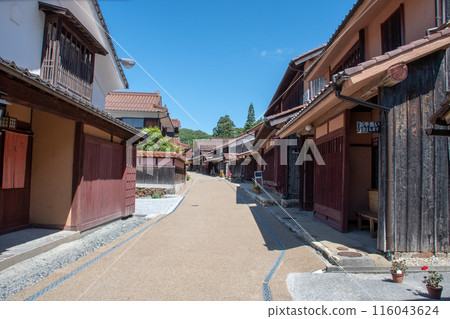 吹屋故鄉村 - 藍天和美麗的古街景 116043624