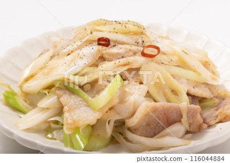 Stir-fried pork belly with salt and green onions 116044884