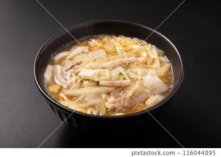 Pork belly with salt and green onion, egg sauce, udon 116044895