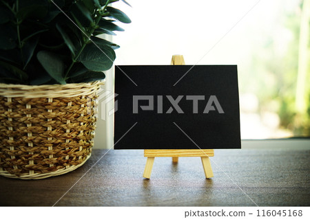 Empty card space for text message with wooden easel Empty card space for text message with wooden easel 116045168