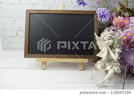 Empty chalkboard mock up space for text message with flower bouquet and home decorations on wooden background 116045194
