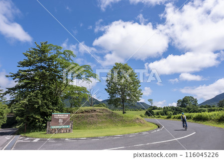 Fresh greenery and early summer cycling image (Hiruzen Plateau) 116045226