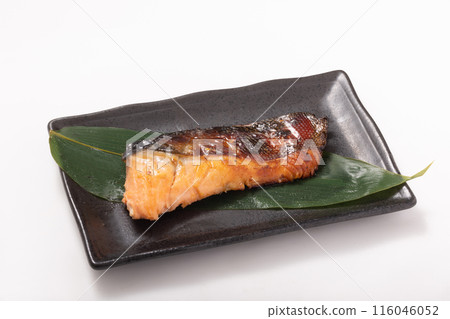 鹽和酒麯醃製的烤銀鮭魚 鹽和酒麯醃製的烤銀鮭魚 116046052