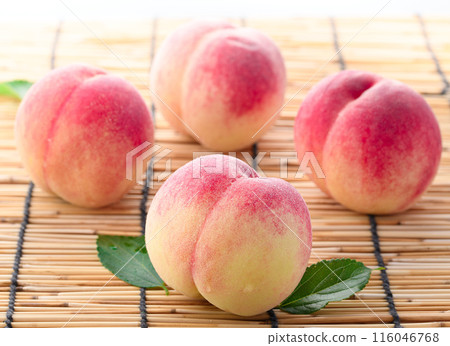 Summer Fruits Peaches (Wakayama Prefecture Peaches) 116046768