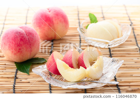 Summer fruit peach (Wakayama Prefecture peach) cut image Summer fruit peach (Wakayama Prefecture peach) cut image 116046870