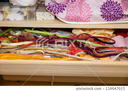 日本舞蹈中的日本配件、obijime 和 obiage 116047015