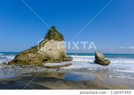 Meoto Iwa, a tourist spot in Isumi City, Chiba Prefecture 116047440