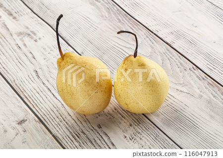 Yellow ripe sweet Chinese pear Yellow ripe sweet Chinese pear 116047913