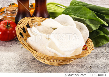 Viietnamese crab chips for snack 116048061