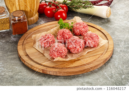Raw beef meatball minced meat Raw beef meatball minced meat 116048217