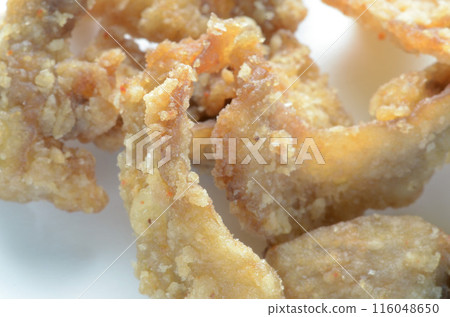 Deep-fried chicken skin 116048650