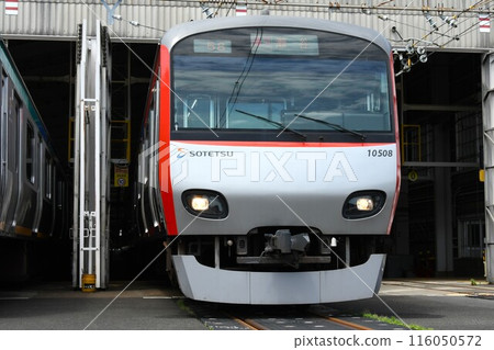 相模鐵道10000系在車輛段停靠(特快/瀨谷顯示) 相模鐵道10000系在車輛段停靠(特快/瀨谷顯示) 116050572