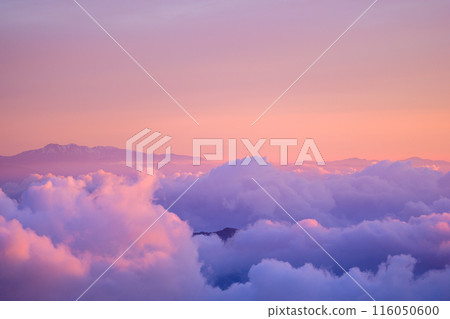 Clouds and sky dyed in the setting sun as seen from Tsurugi-Gozen Clouds and sky dyed in the setting sun as seen from Tsurugi-Gozen 116050600