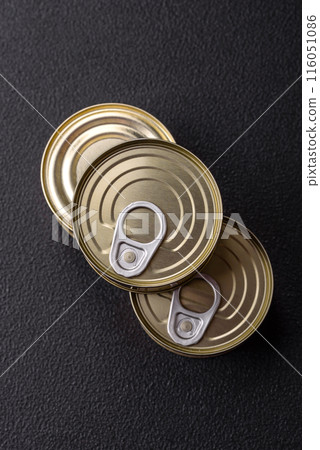 Round metal can with canned meat or fish with a key 116051086