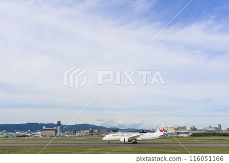 夏季 大阪機場（伊丹機場） 飛機降落大阪府豐中市 116051166