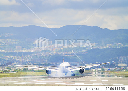 夏季 大阪機場（伊丹機場） 飛機降落大阪府豐中市 116051168