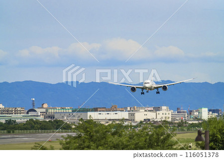 夏季 大阪機場（伊丹機場） 飛機降落大阪府豐中市 116051378