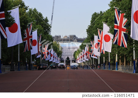 英國白金漢宮前大道上的日本國旗 116051471