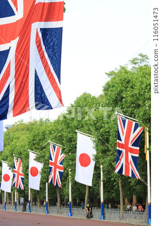 英國白金漢宮前大道上的日本國旗 116051473