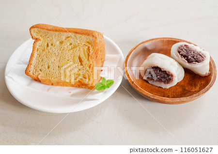 Western and Japanese sweets 116051627