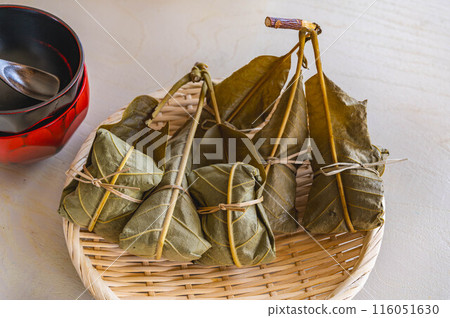 Kiso specialty: Magnolia leaf rolls 116051630