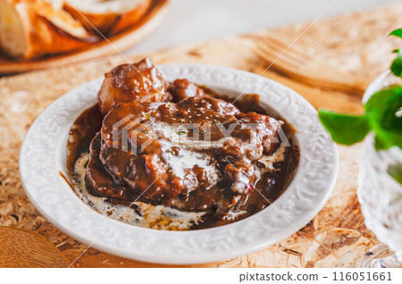 Simmered beef tongue 116051661