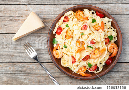 Italian pasta with shrimps , parmesan and tomatoes 116052166