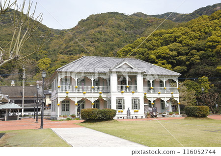 A restoration of the Meiji-era Urashimaya inn located in Mikata Nishiko, Uki City 116052744