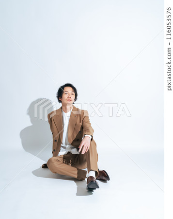Men's portrait 116053576