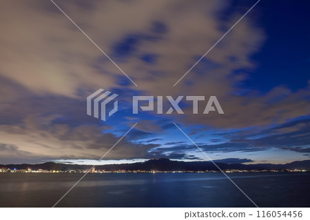從琵琶湖畔欣賞美麗的日落和夜景 從琵琶湖畔欣賞美麗的日落和夜景 116054456