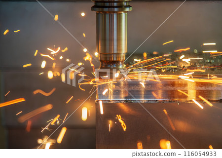 The burning chip from wear cutting tools on CNC milling machine. 116054933