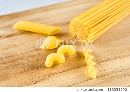Group photo of different types of pasta 116055390