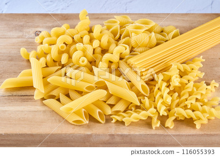 Group photo of different types of pasta 116055393