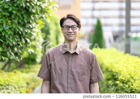 Men wearing glasses 116055521