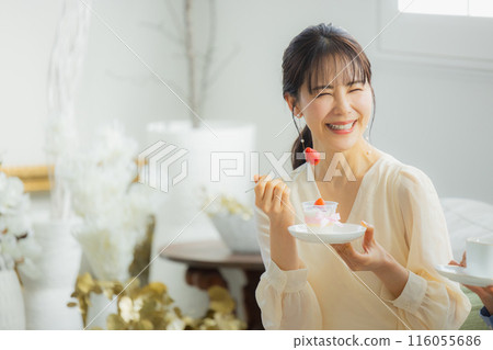 Two women having a conversation in a cafe Two women having a conversation in a cafe 116055686