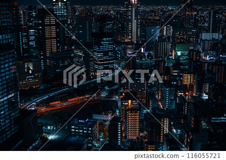 從梅田藍天大廈看大阪夜景 從梅田藍天大廈看大阪夜景 116055721