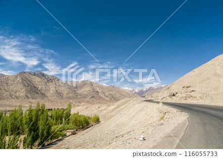 A road overlooking the mountains and oasis valleys of the Indus River Basin, Ladakh, India 116055733