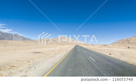 穿過印度拉達克荒野的道路 / 印度拉達克 穿過印度拉達克荒野的道路 / 印度拉達克 116055749