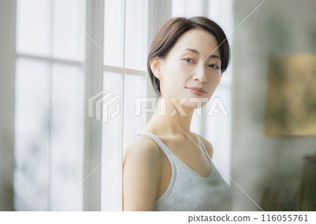 窗邊的女人 116055761