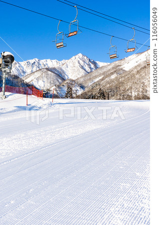 從長野縣北安郡白馬村白馬五龍滑雪場眺望的北阿爾卑斯天狗山（富美山脈） 116056049