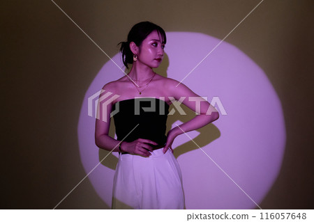 Female portrait using light and shadow color lighting 116057648