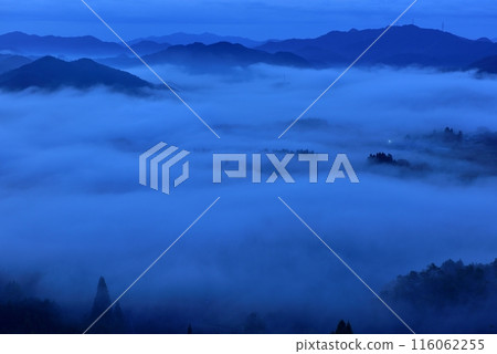 從寶山公園展望台眺望夜久野台地的雲海 116062255